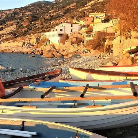 La Pergola Di * Pomonte (Livorno)